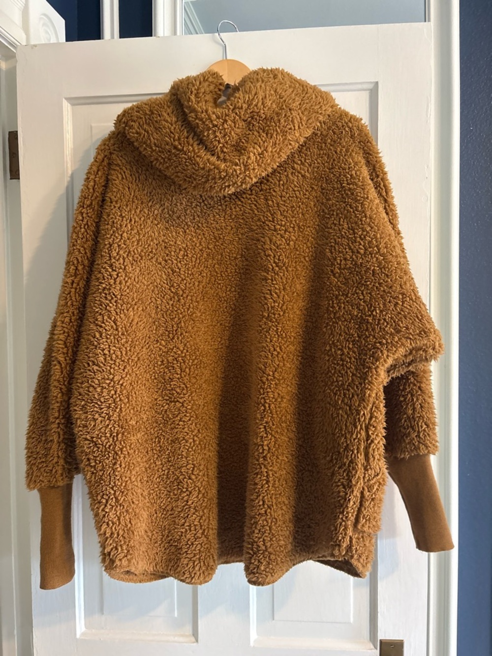 Nordic Beach Cozy Teddy Faux-Sherpa Hooded Jacket in Camel - Picture 3 of 3